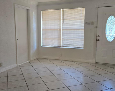 112 Newton Road - Photo Thumbnail 24