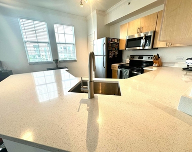 533 Ne 3rd Avenue - Photo Thumbnail 3