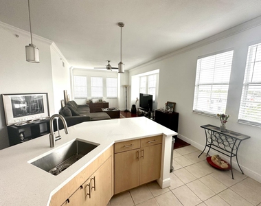 533 Ne 3rd Avenue - Photo Thumbnail 2