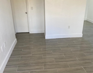 460 Sw 7th Street - Photo Thumbnail 5