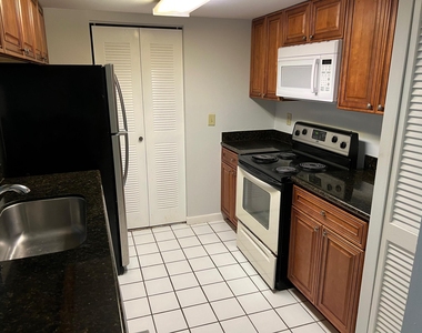 9901 Westview Drive - Photo Thumbnail 2