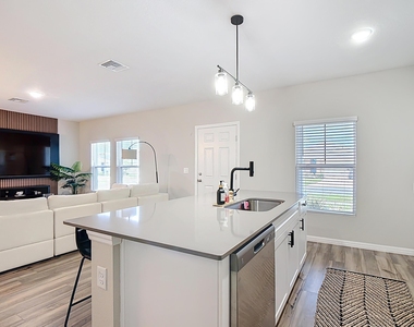 1504 Hummingbird Road - Photo Thumbnail 5