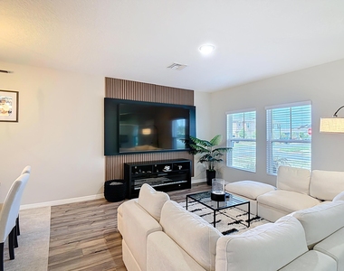 1504 Hummingbird Road - Photo Thumbnail 9