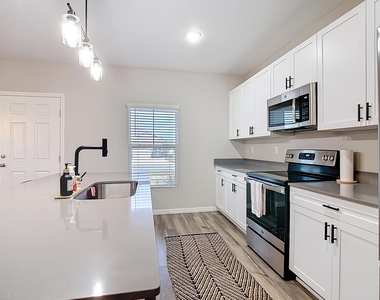 1504 Hummingbird Road - Photo Thumbnail 6
