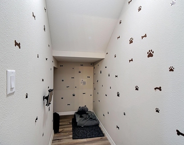 1504 Hummingbird Road - Photo Thumbnail 13