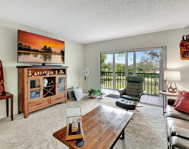 7185 Huntington Lane - Photo Thumbnail 7