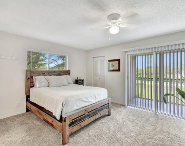 7185 Huntington Lane - Photo Thumbnail 3