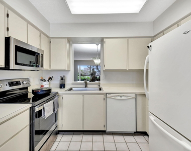 7185 Huntington Lane - Photo Thumbnail 11
