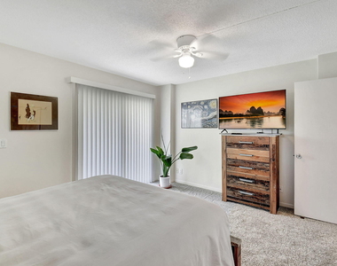 7185 Huntington Lane - Photo Thumbnail 8
