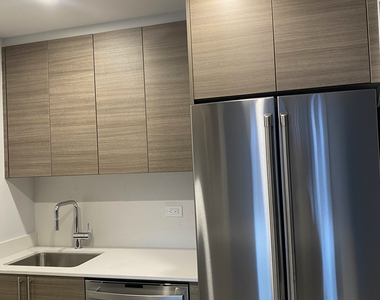  235 West 48th Street - Photo Thumbnail 2