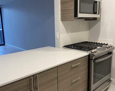  235 West 48th Street - Photo Thumbnail 3