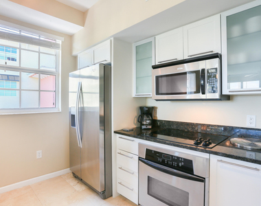 225 Ne 1st Street - Photo Thumbnail 2