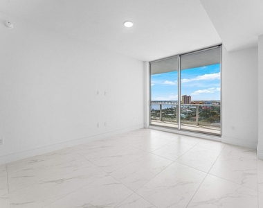220 Lake Shore Drive - Photo Thumbnail 13
