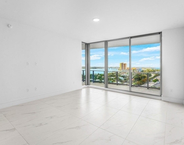 220 Lake Shore Drive - Photo Thumbnail 11