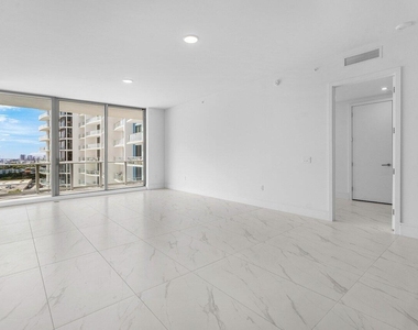 220 Lake Shore Drive - Photo Thumbnail 4