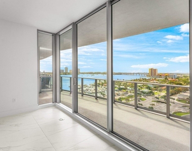 220 Lake Shore Drive - Photo Thumbnail 8