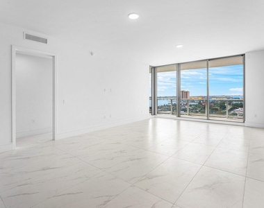 220 Lake Shore Drive - Photo Thumbnail 10