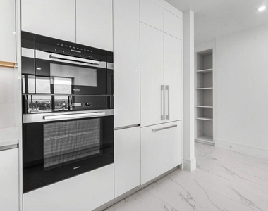 220 Lake Shore Drive - Photo Thumbnail 2