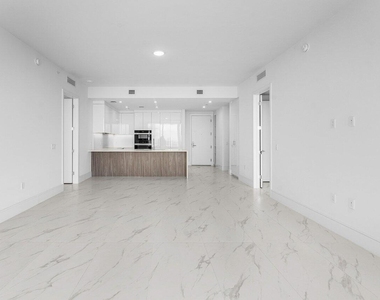 220 Lake Shore Drive - Photo Thumbnail 5