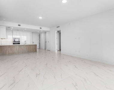 220 Lake Shore Drive - Photo Thumbnail 6