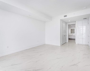 220 Lake Shore Drive - Photo Thumbnail 15
