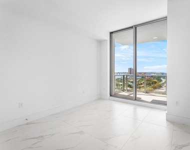 220 Lake Shore Drive - Photo Thumbnail 21
