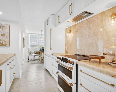 7233 Promenade Drive - Photo Thumbnail 11