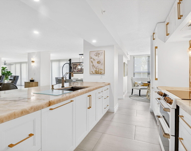 7233 Promenade Drive - Photo Thumbnail 10