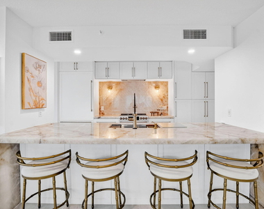 7233 Promenade Drive - Photo Thumbnail 9