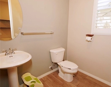 103 Cambria Court - Photo Thumbnail 8
