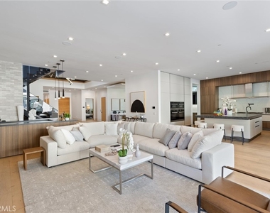 5702 Melvin Avenue - Photo Thumbnail 9