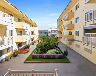 1707 Pacific Coast Highway - Photo Thumbnail 11