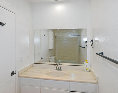 1707 Pacific Coast Highway - Photo Thumbnail 10
