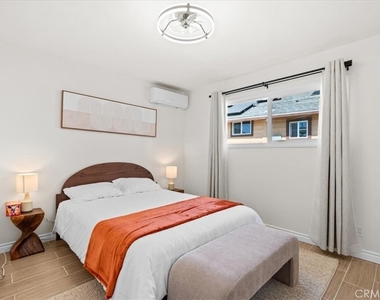 1097 Bonita Street - Photo Thumbnail 18