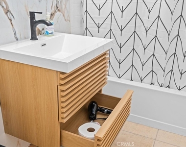 1097 Bonita Street - Photo Thumbnail 16