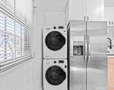 1097 Bonita Street - Photo Thumbnail 8