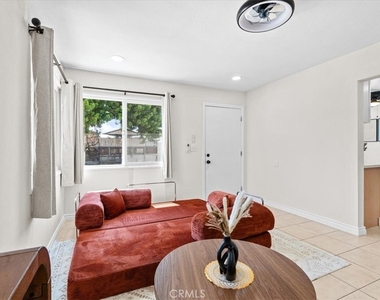 1097 Bonita Street - Photo Thumbnail 3