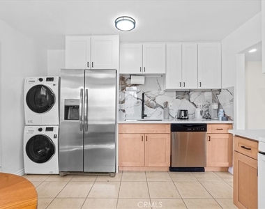 1097 Bonita Street - Photo Thumbnail 7