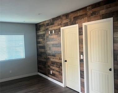 7239 Sterling Avenue - Photo Thumbnail 1