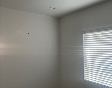 7239 Sterling Avenue - Photo Thumbnail 5
