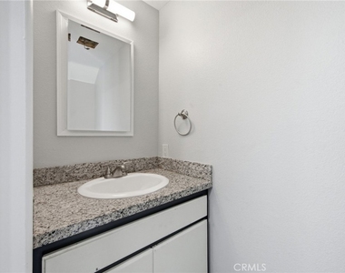 260 W 3rd - Photo Thumbnail 17