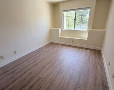 333 Calle Moreno - Photo Thumbnail 20