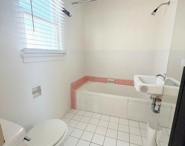 141 N Kenwood Street - Photo Thumbnail 7