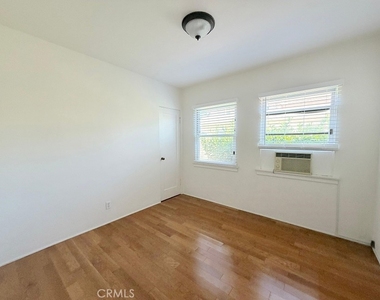 141 N Kenwood Street - Photo Thumbnail 5
