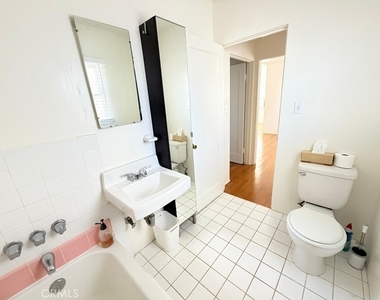 141 N Kenwood Street - Photo Thumbnail 8