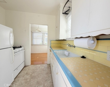 141 N Kenwood Street - Photo Thumbnail 1