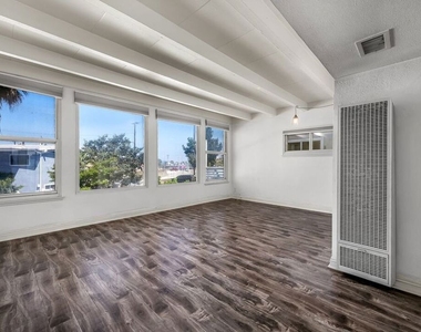 130 Montreal Street - Photo Thumbnail 3