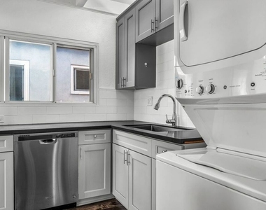 130 Montreal Street - Photo Thumbnail 8
