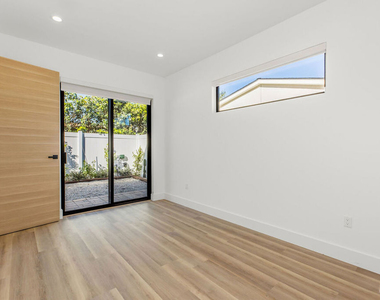 19535 Strathern Street - Photo Thumbnail 4