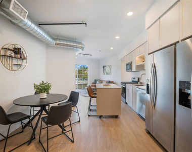 1221 Myra Avenue - Photo Thumbnail 7